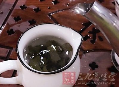 茶水泡鹽敷眼