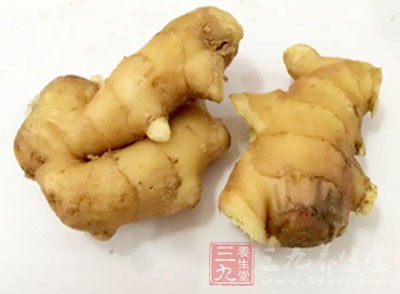 生姜2片，狗肉250克，醬油適量，大蒜頭4枚