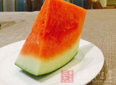 西瓜利尿，吃一块可缓解身体发热