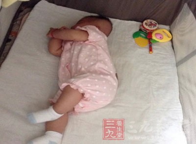 對有遺傳風(fēng)險的嬰兒，好是6個月內(nèi)不添加任何輔助食物