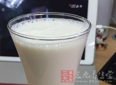 每天飲用500ml的鮮牛奶，有助于骨關(guān)節(jié)疾病的治療