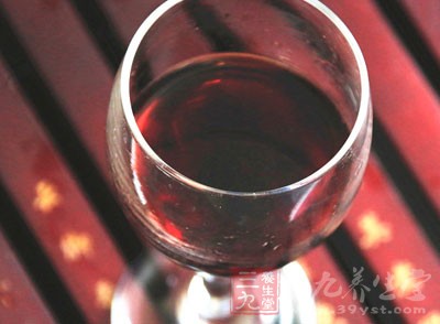 研究發(fā)現(xiàn)大量飲酒者中卒中死亡率高于少量飲酒者三倍