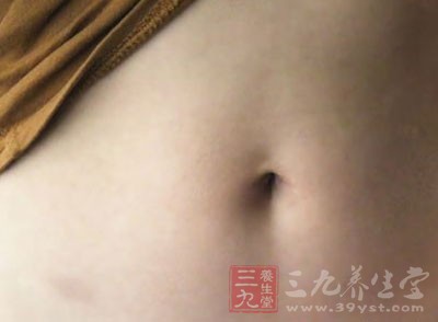 揉按腹部：我們把兩個(gè)手進(jìn)行交叉