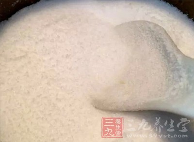 禁止食用含糖多的食物和刺激性食物