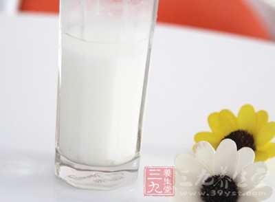 枣庄一箱祥和庄园牛奶两个日期咋回事