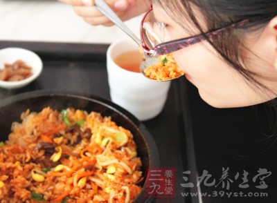 所以在日常首先要管好嘴巴,少吃寒凉、甜腻之食 所以在日常首先要管好嘴巴,少吃寒凉、甜腻之食