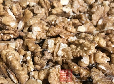 白头发怎么办 用它擦头皮治好了几十年的白头