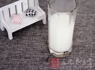 牛奶美白皮肤 牛奶是如何美白皮肤的