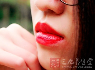 口角炎怎么办 身体这处开裂后别再用手碰(3)