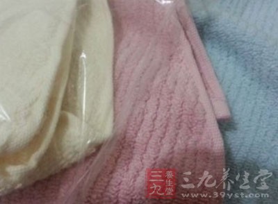 洗对脸告别草莓鼻 小妙招助你摆脱黑头