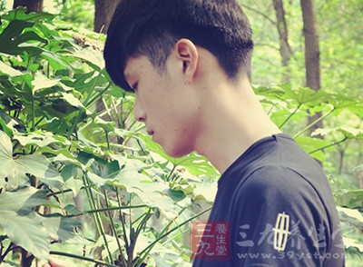 男人这处又短又小竟会越来越穷