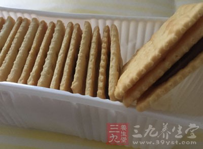 而宝宝之所以要在四个月大后，才能添加副食品