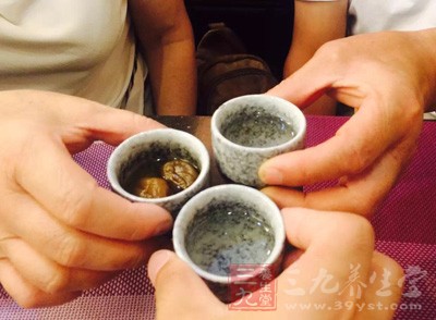 嗜酒者常飲酒以應(yīng)付緊張狀態(tài)