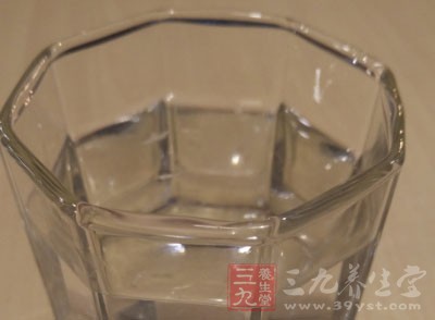 飲食盡量清淡，多喝水