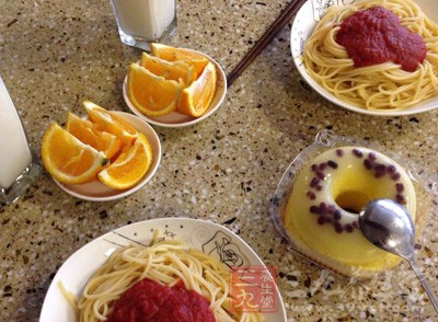 虽然孕早期营养素需要量与孕中期、晚期相比要低得多