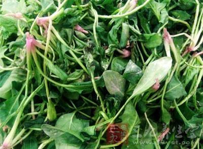 推荐购物车里至少有三种季节性新鲜果蔬