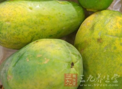 研究者发现，与那些从来都不吃水果的人相比，每天吃水果的人可降低25%-40%患心血管疾病的几率