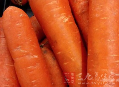 面粉、胡萝卜、菠菜、鸡蛋 面粉、胡萝卜、菠菜、鸡蛋