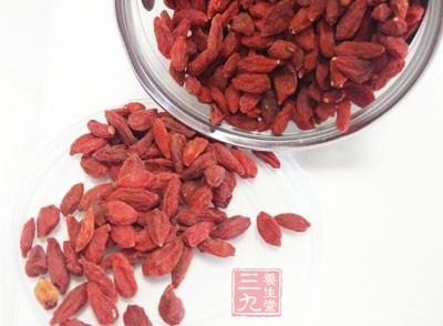 山药300克，枸杞10克