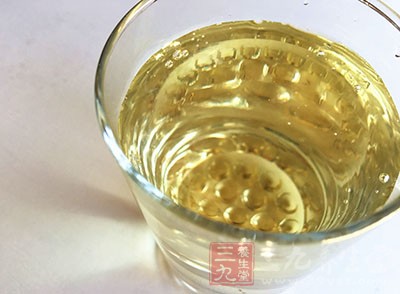 不妨飲用潤(rùn)嗓的茶飲