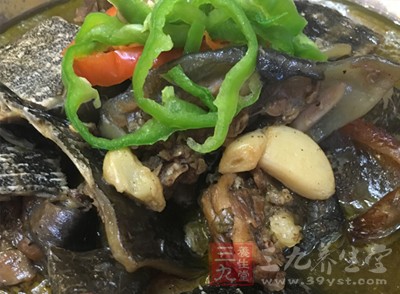 多吃有抗癌作用的食物，如甲魚、蘑菇