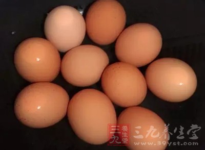 煎取1碗;雞蛋2個(gè)，煮熟去殼，刺小孔數(shù)個(gè)