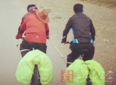 穿过铁路的时候走边路，边路总比中间更平坦