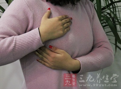 医师直接在门诊用大拇指跟食指去她乳头 医师直接在门诊用大拇指跟食指去她乳头