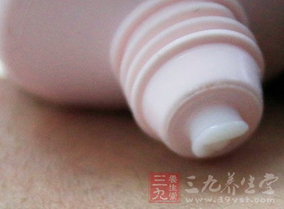 乳液+防晒霜混合使用增强保湿效果对不对