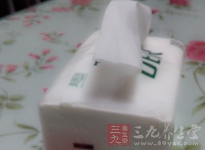 开始使用湿纸巾擦拭，认为这样可以很好的消灭细菌