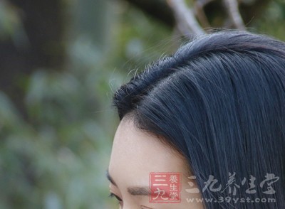 状况：突然性的脱发严重