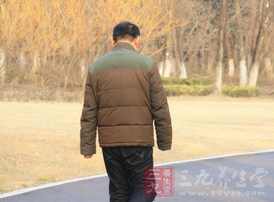 在运动方面,大寒时节的运动可进行慢跑、太极拳、打蓝球等体育锻炼 在运动方面,大寒时节的运动可进行慢跑、太极拳、打蓝球等体育锻炼