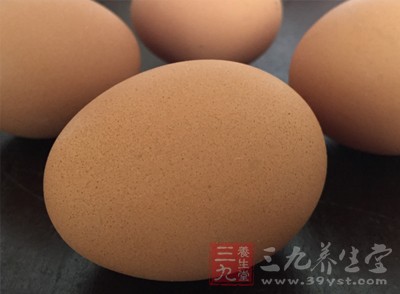 当蛋壳溶解于醋液中之后,取一小汤匙溶液掺入一杯开水 当蛋壳溶解于醋液中之后,取一小汤匙溶液掺入一杯开水