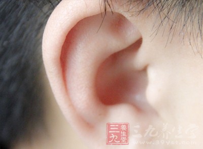 听到手扫耳朵发出的“擦、擦、擦”的声音