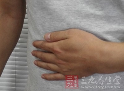 男子立刻觉得腹胀减轻了 男子立刻觉得腹胀减轻了