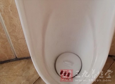 男厕的设计也怎么总是大门一敞开 男厕的设计也怎么总是大门一敞开