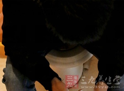 男人小便后，别急着马上坐下