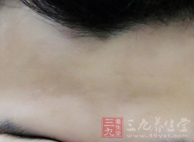 在疲劳时搓一搓前额