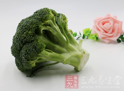 綠葉蔬菜中鈣是構(gòu)成骨骼重要的物質(zhì)，不論是兒童的生長發(fā)育，和預(yù)防骨質(zhì)疏松必不可少的