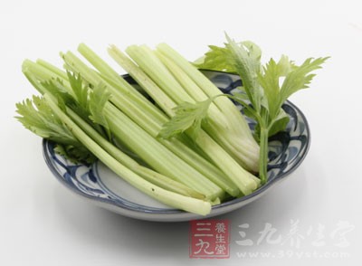 綠葉蔬菜中的胡蘿卜素在體內(nèi)能轉(zhuǎn)變成維生素A