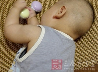 6个月以内的宝宝每天需要300毫克的钙