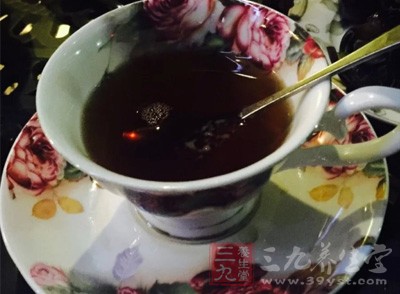 普洱茶和紅茶：對(duì)于胃酸過多的人可能是不適合的