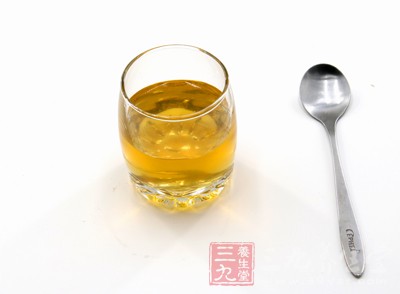 巧用蜂蜜還你水潤(rùn)雙唇和肌膚