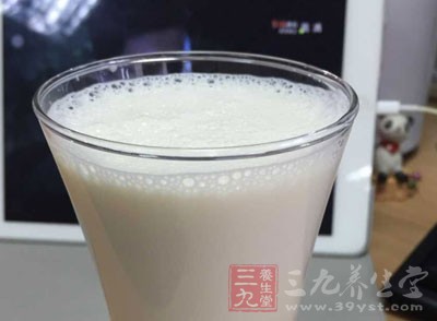 酸奶、酸泡菜等含乳酸的食物，也有同樣的作用