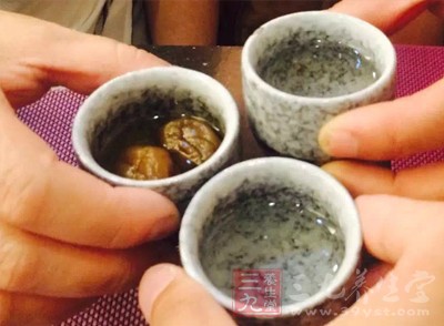 盡量不要養(yǎng)成長期大量飲酒的毛病