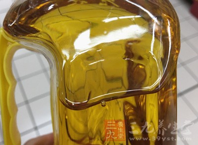 中国居民膳食指南上推荐一般成年人一天烹调油的用量是25g~30g