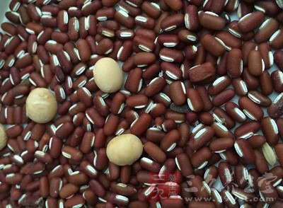 大豆除了黄豆以外还有：黑豆、青豆、褐豆、双色大