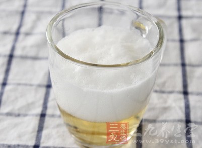 爱喝酒的人容易长大肚子吗 爱喝酒的人容易长大肚子吗