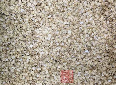 燕麦中富含丰富的膳食纤维,促进肠道蠕动 燕麦中富含丰富的膳食纤维,促进肠道蠕动