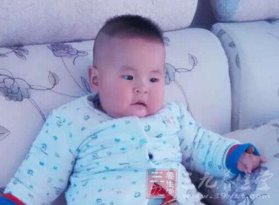 补钙、喝营养液、追着喂饭……为了让孩子长个儿，家长们不遗余力